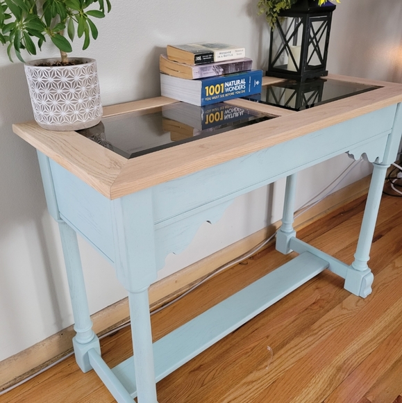 Entry Table - Picture 5 of 5